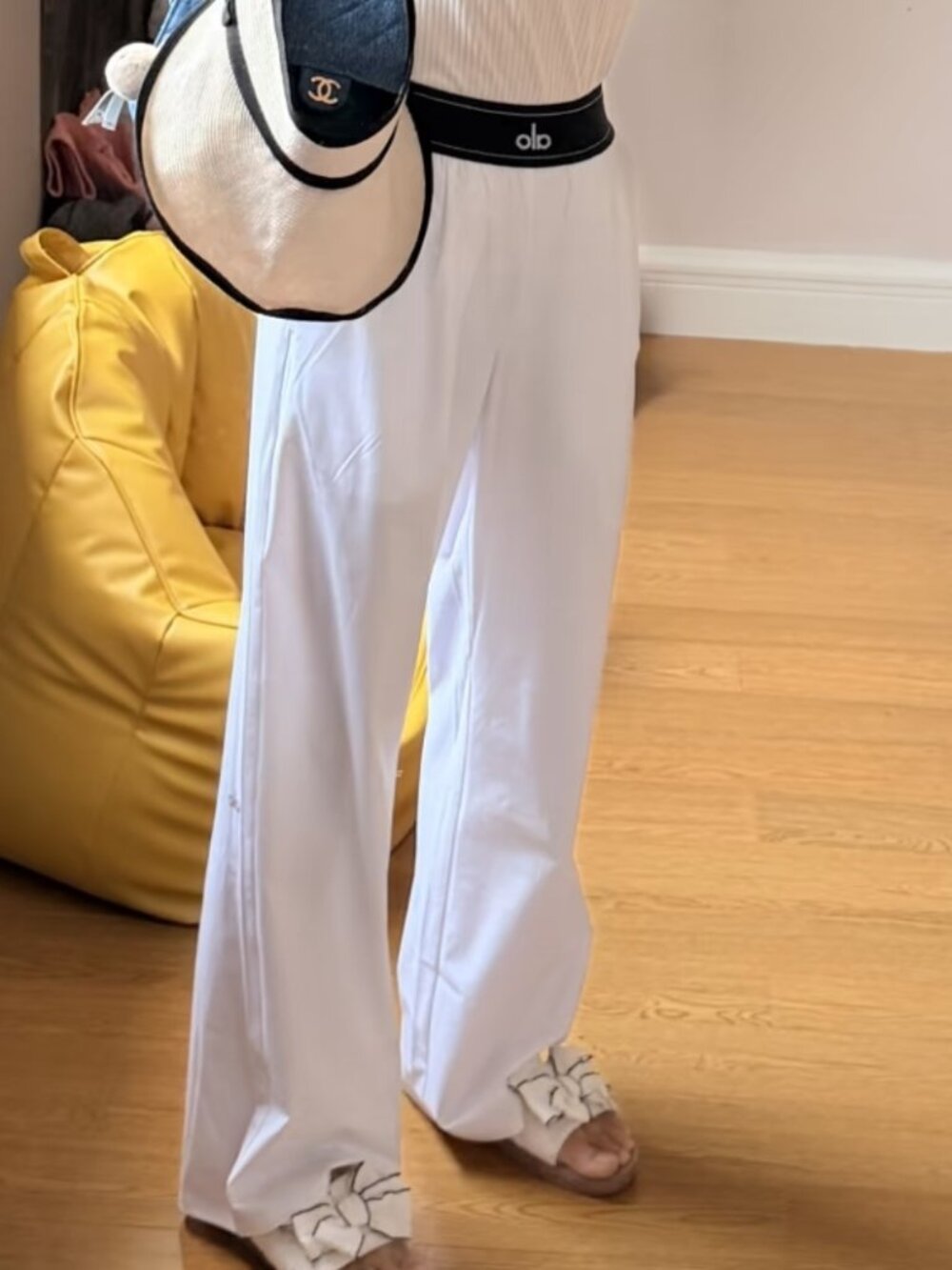 NWT✨Alo Yoga Straight Leg Pants White/Black (Regular) Fashion Comfortable🌼 - Picture 7 of 7